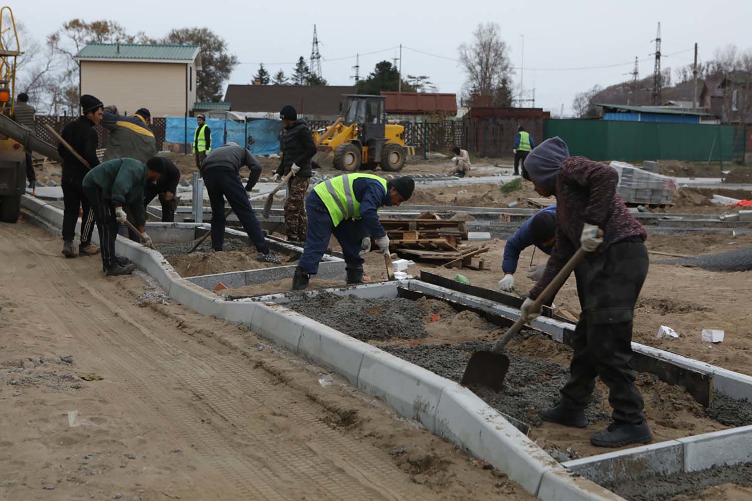 В AP рассказали о том, выгодно ли КНДР отправлять своих рабочих на оккупированный Донбасс